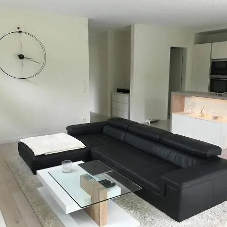 Modern 2 Bed With Garden - *