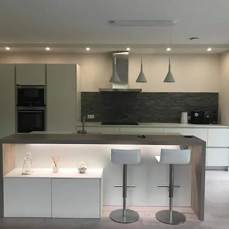 Modern 2 Bed With Garden - Apartment