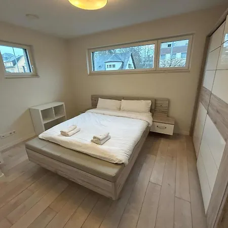 Modern 2 Bed With Garden - * Bridel