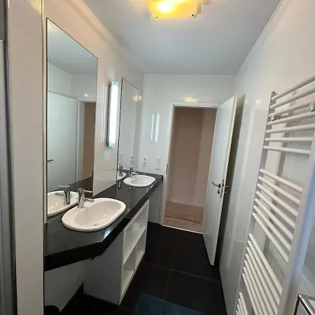 Modern 2 Bed With Garden - Apartment Bridel