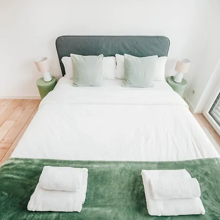 Modern 2 Bed With Garden - Apartment