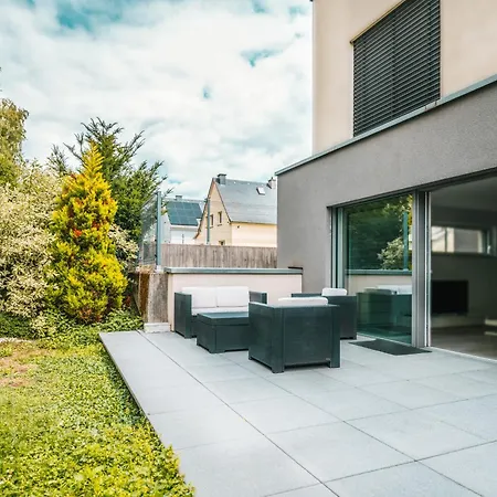 Modern 2 Bed With Garden - *