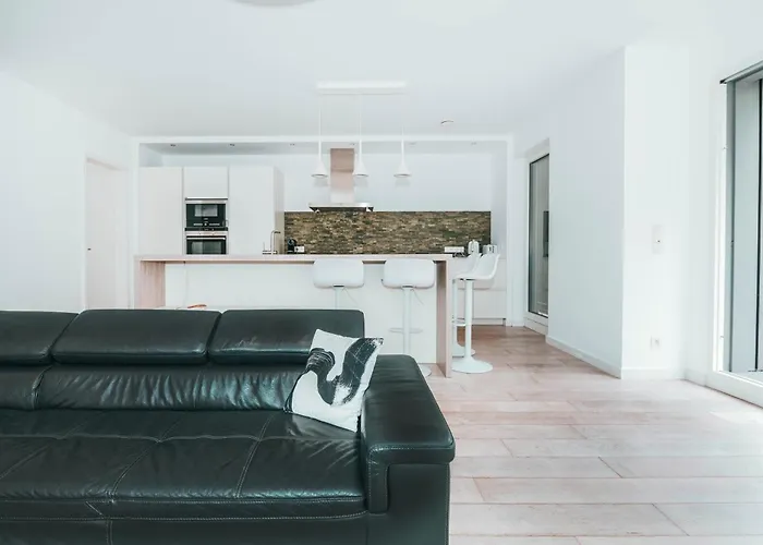 Modern 2 Bed With Garden -