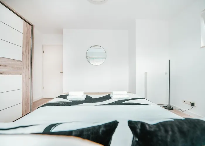 Modern 2 Bed With Garden - Apartment