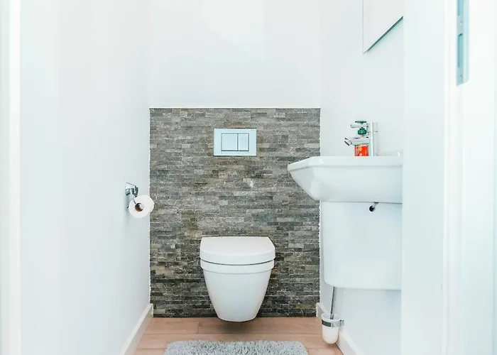 Apartment Modern 2 Bed With Garden - *