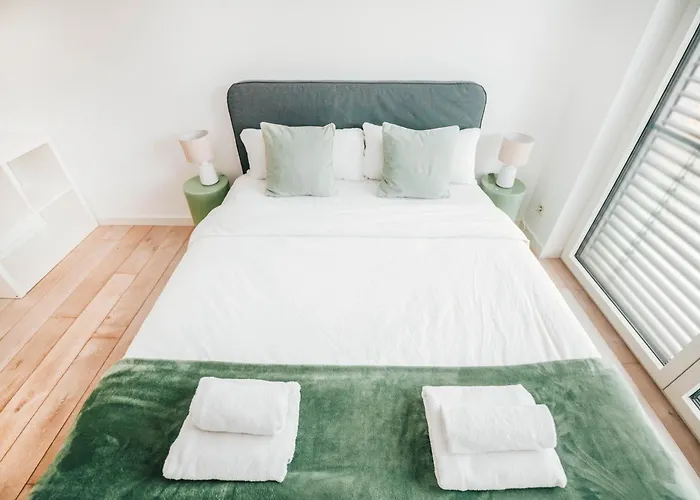 Modern 2 Bed With Garden - Apartment