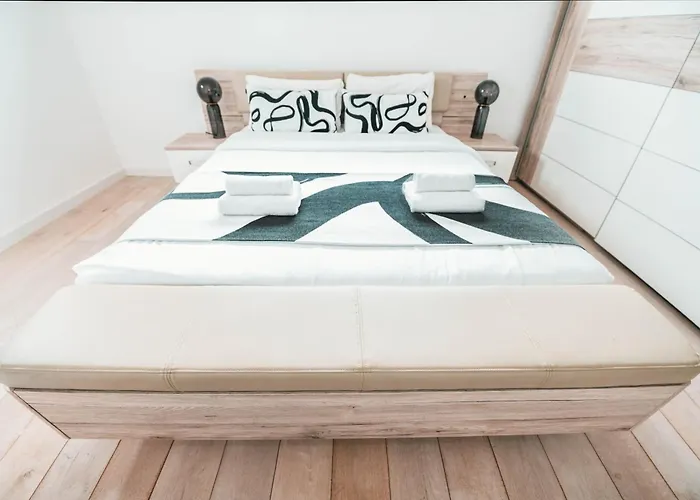 Modern 2 Bed With Garden - Bridel