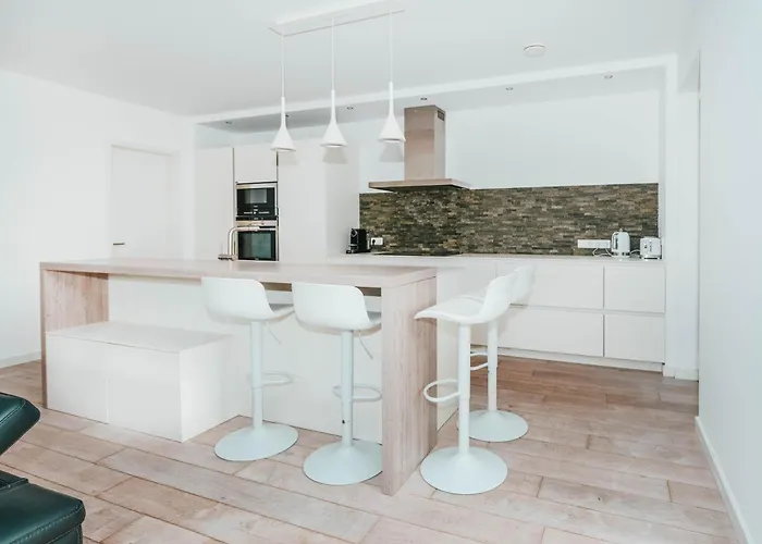 Modern 2 Bed With Garden - Apartment