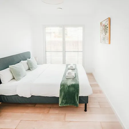 Modern 2 Bed With Garden - شقة *