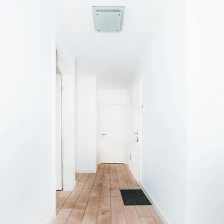 شقة Modern 2 Bed With Garden - *