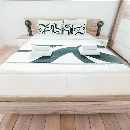 Modern 2 Bed With Garden - Bridel