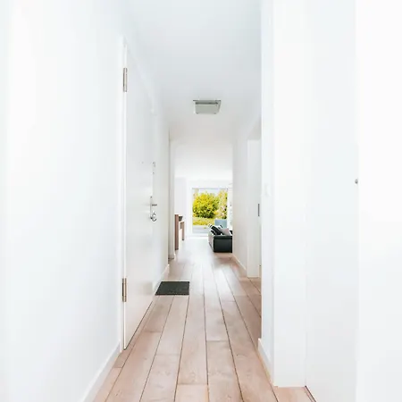 Modern 2 Bed With Garden - شقة