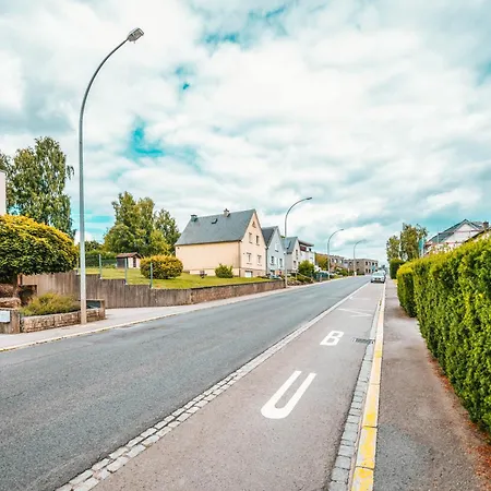 Modern 2 Bed With Garden - شقة *