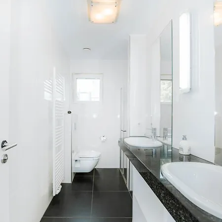 Modern 2 Bed With Garden - شقة *