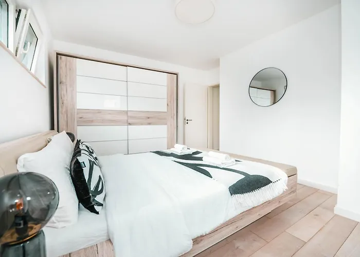 Modern 2 Bed With Garden - Bridel