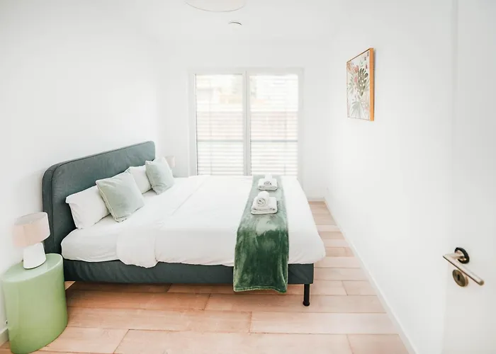 Modern 2 Bed With Garden - Apartment *