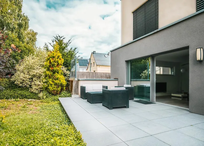 Modern 2 Bed With Garden - *