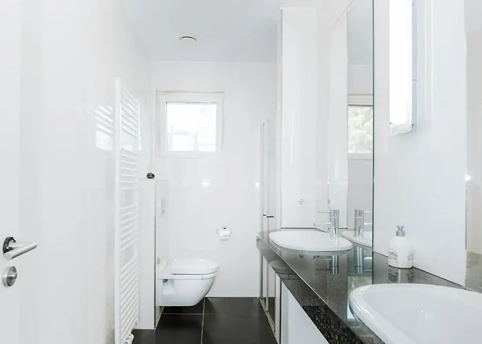 Modern 2 Bed With Garden - Apartment *